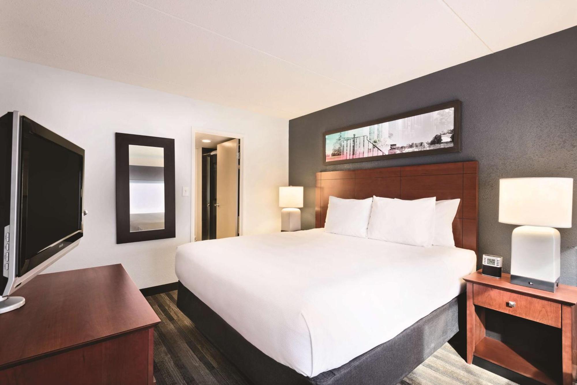 Clt Sky Suites Шарлът Екстериор снимка